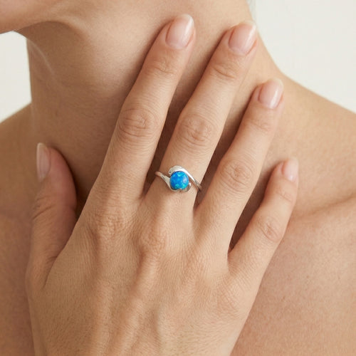 Unikátní prsten s modrým opálem pro ženy