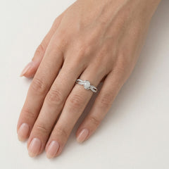 Zářivý zásnubní prsten s diamantem z bílého zlata