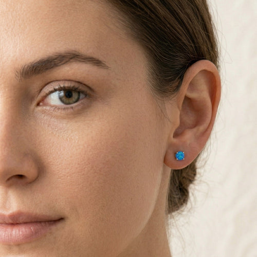 Stříbrné náušnice s modrým opálem na puzetě