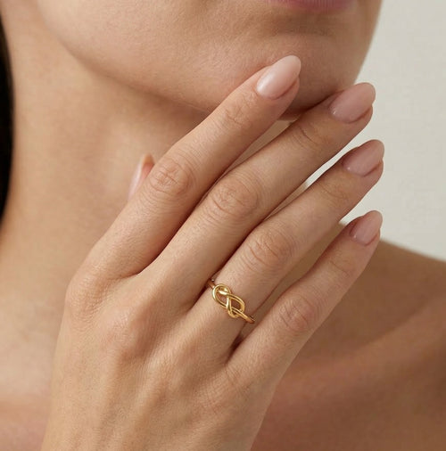 Bague nœud infini en or