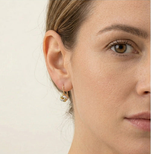 Unikátní zlaté náušnice s motivem uzlíků