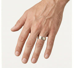 Anillo de boda grueso de oro amarillo y blanco