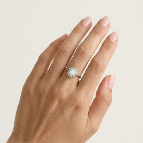 Anillo chic para mujer en plata con ópalo blanco