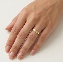 Vysoce leštěný prsten ze žlutého zlata