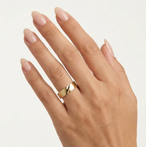 Bague de mariage élégante en or jaune avec gravures détaillées