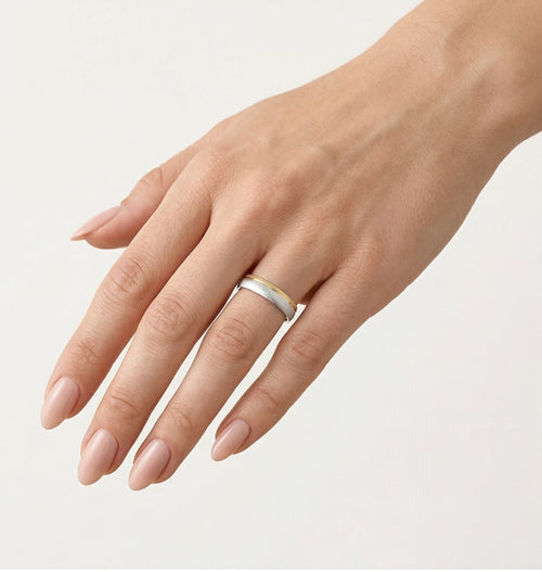 Eleganter Bicolor-Gold-Ehering mit sandgestrahltem Finish