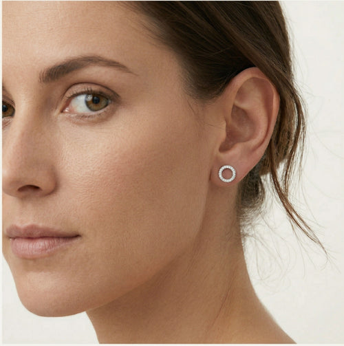 Boucles d’oreilles puces cercle en argent avec zircons cubiques
