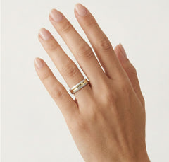 Bicolor-Trauring aus Gold in runder Form