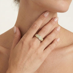  Třířadý zlatý prsten s kubickými zirkony