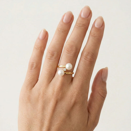  Kroucený zlatý prsten s dvojitou perlou