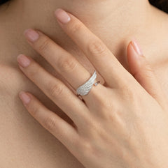 Stříbrný prsten s andělským křídlem a zirkony