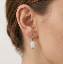 Pendientes de ópalo blanco ovalado con halo