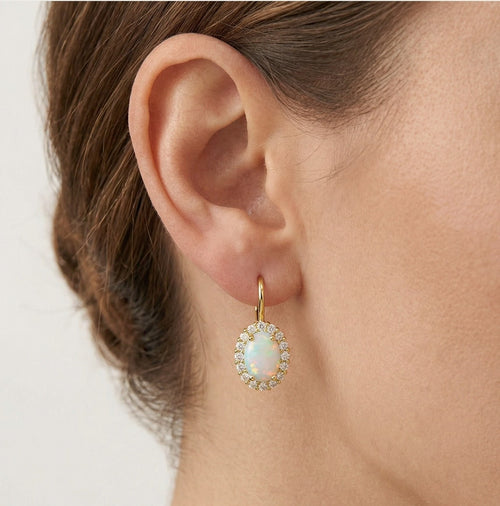 Pendientes de ópalo blanco ovalado con halo