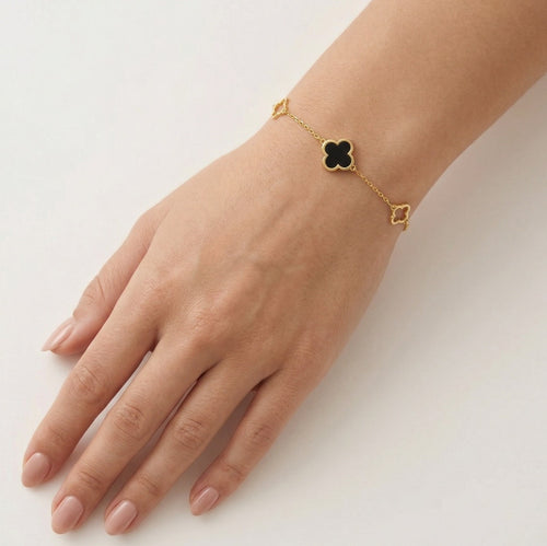 Bracelet en or avec trèfle en onyx noir