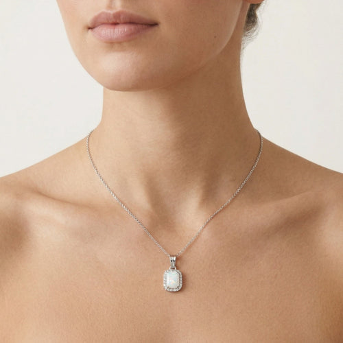 Pendentif avec opale blanche rectangulaire