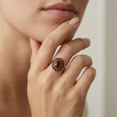 Regal 14kt gold garnet  ring