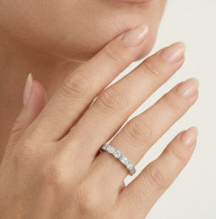 Anillo sofisticado de zirconia cúbica en plata