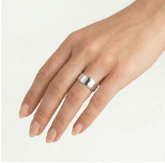 Alliance épaisse en or blanc 6 mm avec côtés en escalier