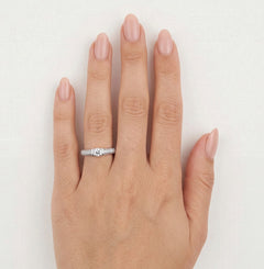  Tenký stříbrný prsten s pololunetou