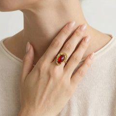 Anillo elegante ovalado de granate