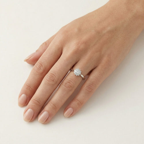 Stříbrný prsten s lesklými kubickými zirkony