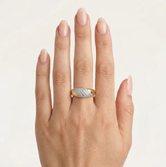 Prsten s kubickými zirkony ze žlutého a bílého zlata