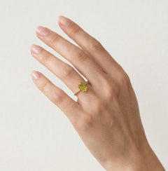 Luminescent Rechteck-Ring aus Gold und Moldavit