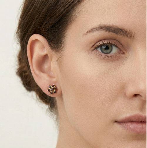 Boucles d’oreilles en or avec grenats floraux