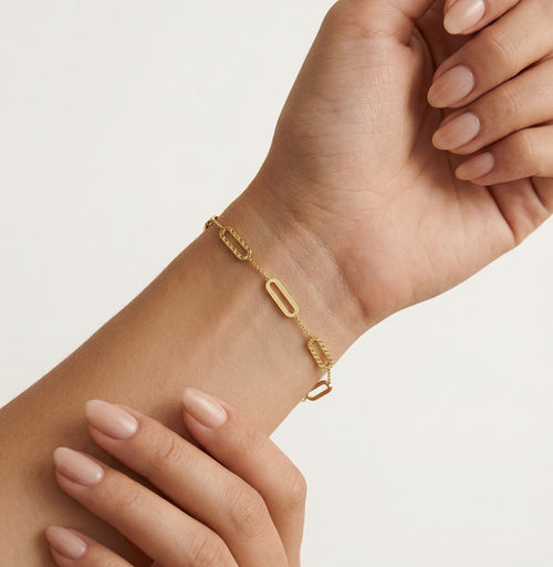 Article bracelet with pattern