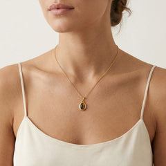 Ovaler Goldanhänger mit Tigerauge