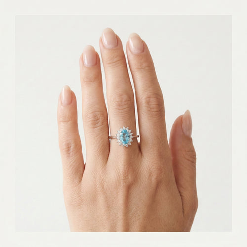 Bague en or blanc avec aigue-marine et diamants