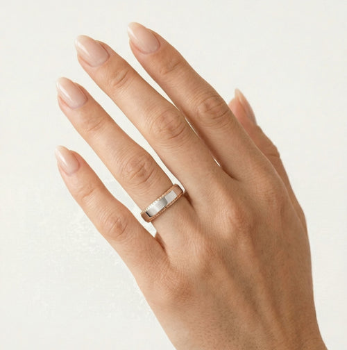 Bague de mariage en or blanc et rose avec bords spéciaux