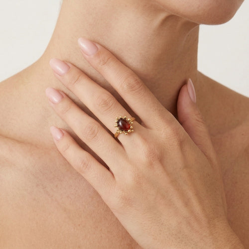 Granátový oválný jemně broušený zlatý prsten