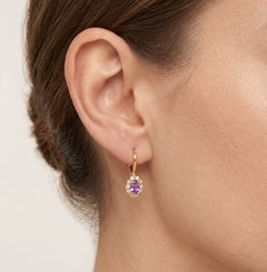 Pendientes de oro amarillo con halo de amatista púrpura de talla ovalada