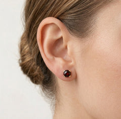 Round garnet gold studs