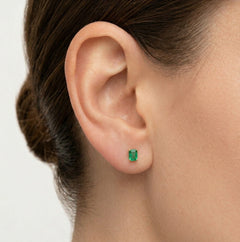 Elegant yellow gold emerald stud earrings