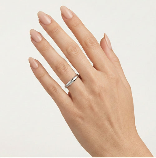 Anillo de boda elegante de oro blanco