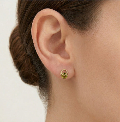 Boucles d'oreilles élégantes en forme d'éclipse avec des moldavites rondes.