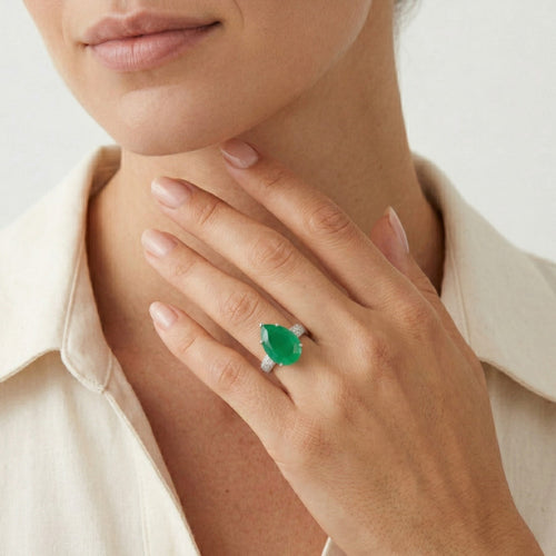 Stříbrný prsten se smaragdem