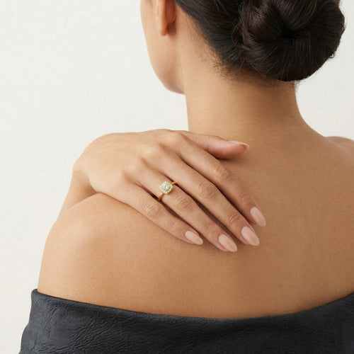 Prsten ze žlutého zlata s diamantem