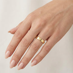 Alliance carrée classique en or jaune