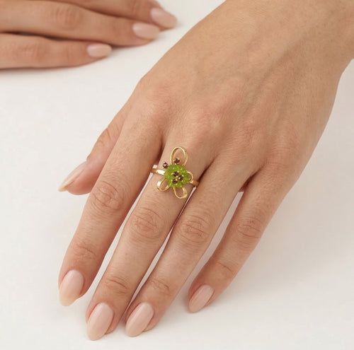 Elegantní květinový prsten ze 14kt zlata s křemenem a granátem