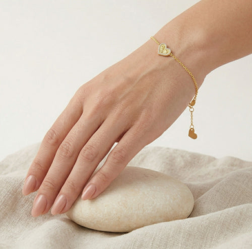 Bracelet en or avec cœurs gravés