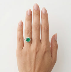 Stříbrný prsten se smaragdovým středem