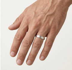 Bague de mariage en or blanc avec pierre taille princesse