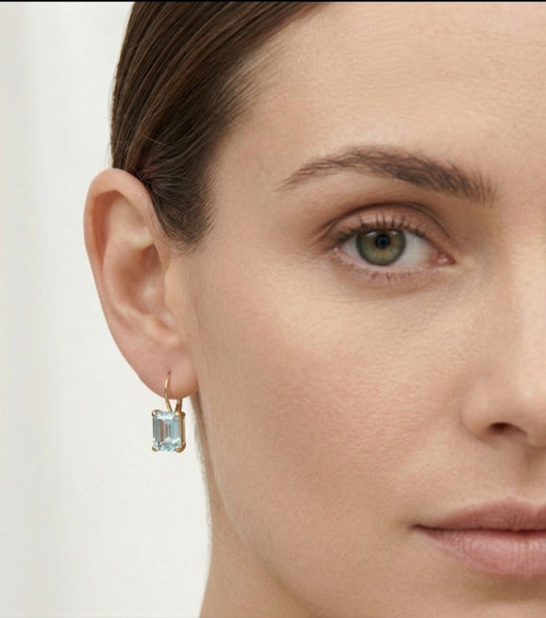 Zlaté náušnice s modrým topazem