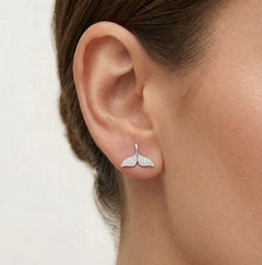 Stříbrná náušnice velrybí ploutev