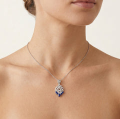 Anhänger mit königlichen Saphiren