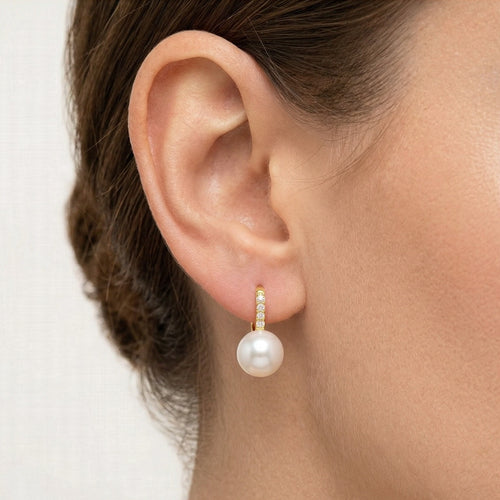 Akzent-Goldohrringe mit Perlen