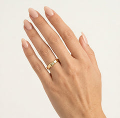 **Bague de mariage carrée unique en or**